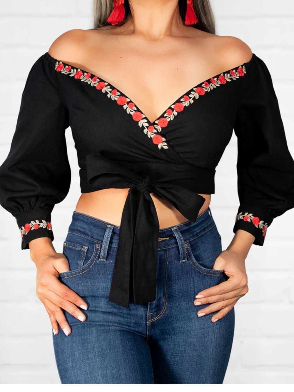 Herencia Collection Women’s Rosalinda Embroidered Cropped Top Black Red size M